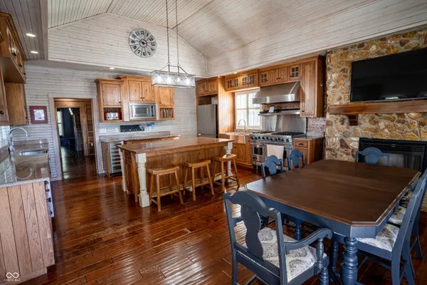 $2,800,000 | 115 West State Road 38, Pendleton, IN 46064