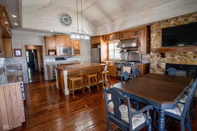 $2,800,000 | 115 West State Road 38, Pendleton, IN 46064