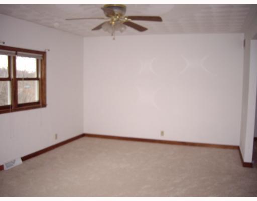 43 Gwen-Haley Road Burgettstown, PA 15021 - Photo 4 of 8 Living Room.
