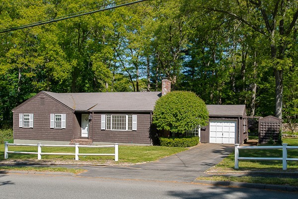 9 Nottingham Road Lynnfield, MA 01940 - Photo 1 of 16 Gallery Image 1