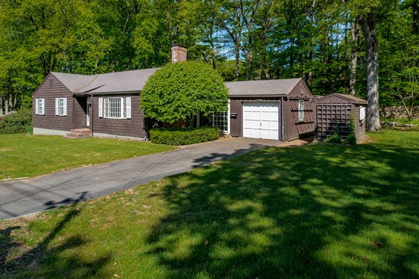 9 Nottingham Road Lynnfield, MA 01940 - Photo 2 of 16 Gallery Image 2