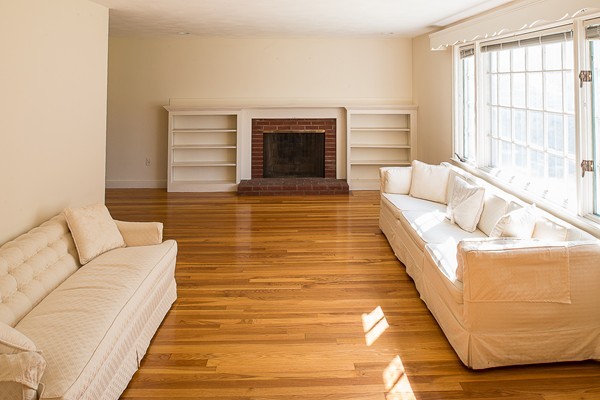 9 Nottingham Road Lynnfield, MA 01940 - Photo 3 of 16 Gallery Image 3