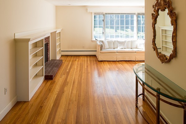 9 Nottingham Road Lynnfield, MA 01940 - Photo 4 of 16 Gallery Image 4