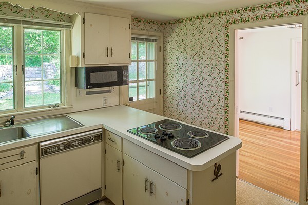9 Nottingham Road Lynnfield, MA 01940 - Photo 6 of 16 Gallery Image 6