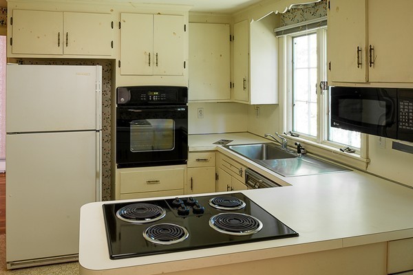 9 Nottingham Road Lynnfield, MA 01940 - Photo 7 of 16 Gallery Image 7