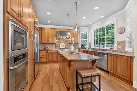 $875,000 | 5490 Hampstead Way, Johns Creek, GA 30097