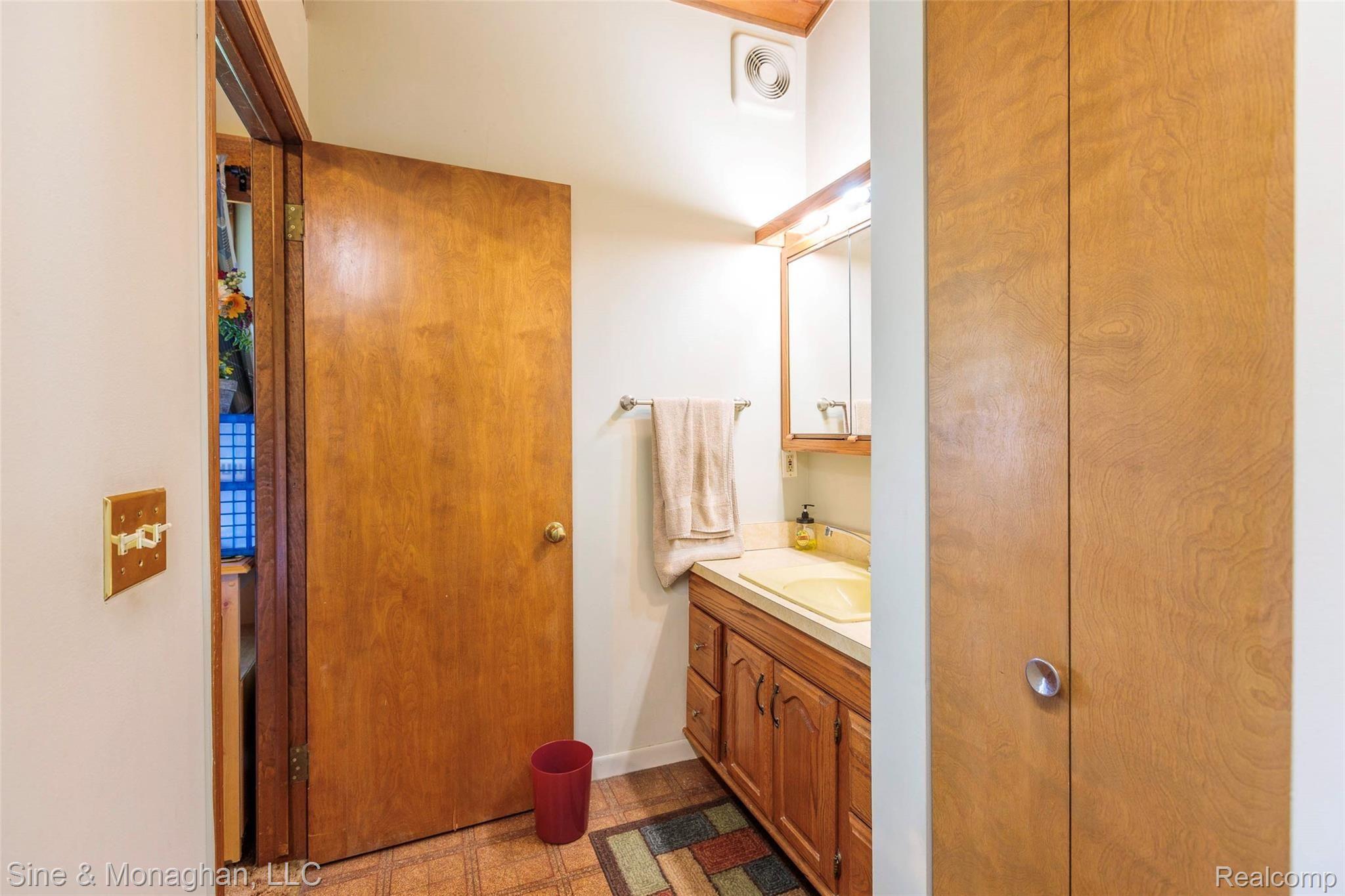 2437 River Road St. Clair, MI 48079 - Photo 16 of 68 17 FULL BATH 2437 River Rd.jpg