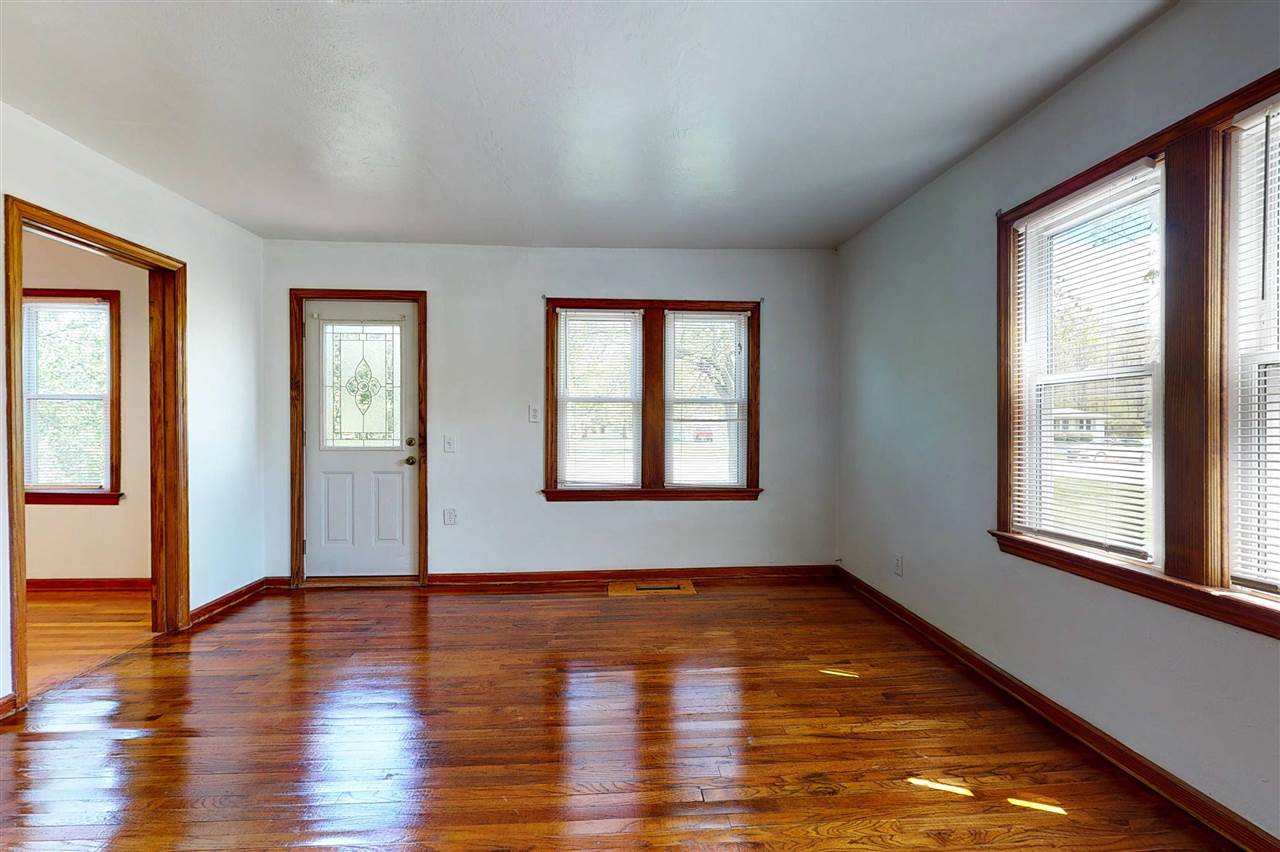 2104 South Genesee Road Burton, MI 48519 - Photo 6 of 27