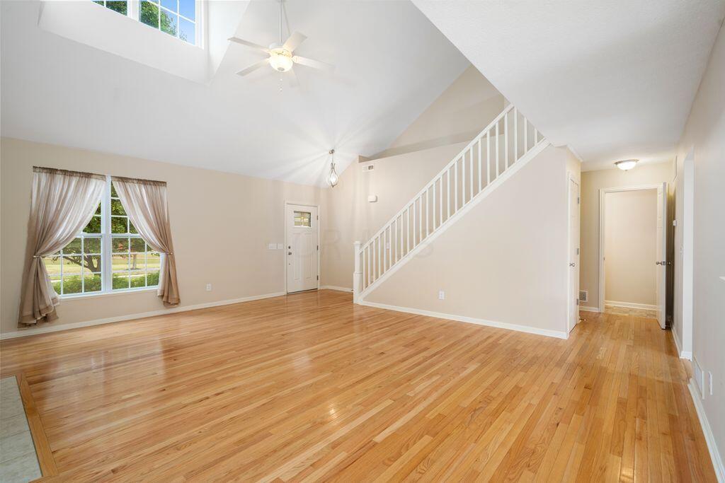 5735 Nadler Road Dublin, OH 43016 - Photo 9 of 48 Living Room