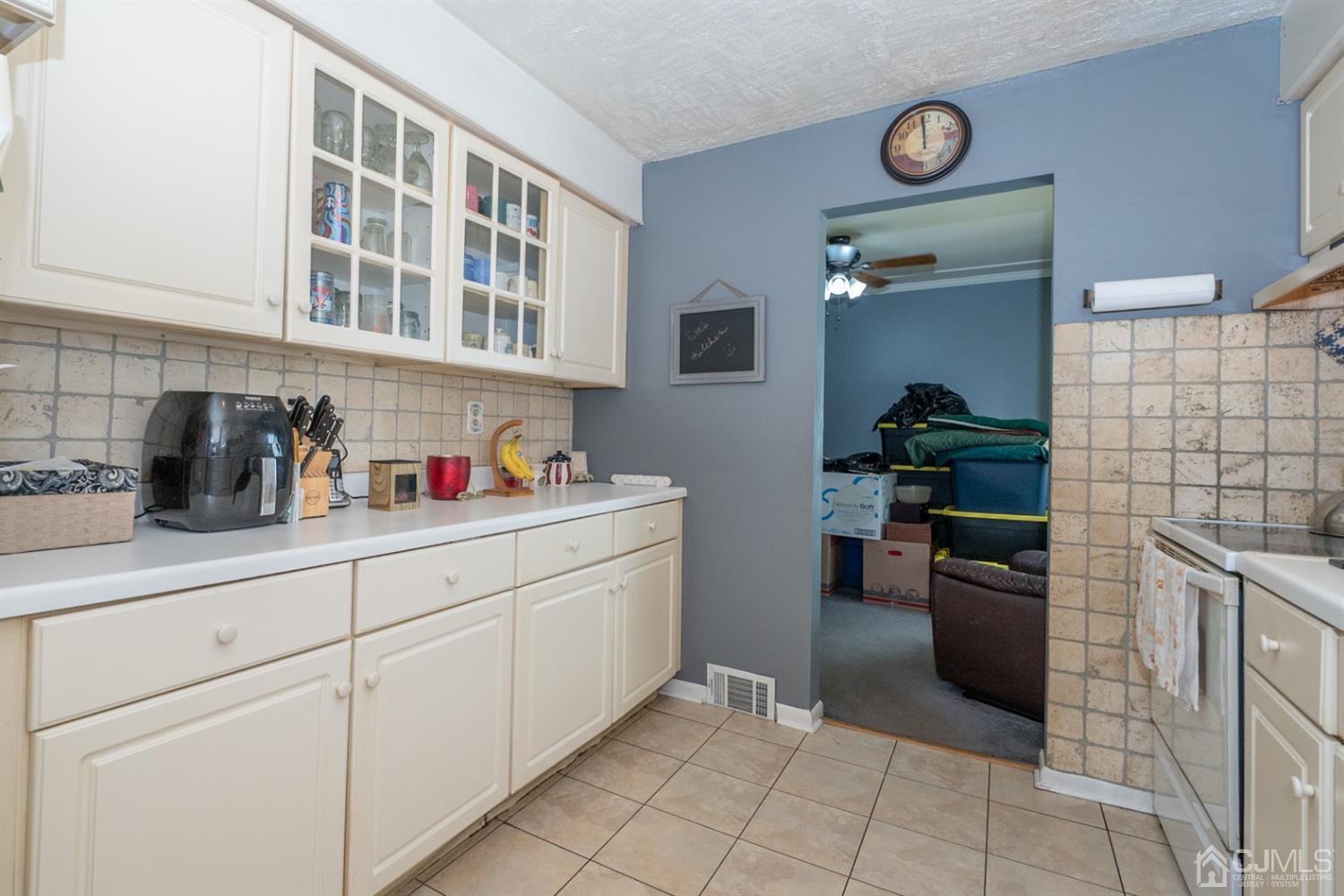 189 Texas Road Old Bridge, NJ 08857 - Photo 4 of 35 a kitchen with cabinets and appliances