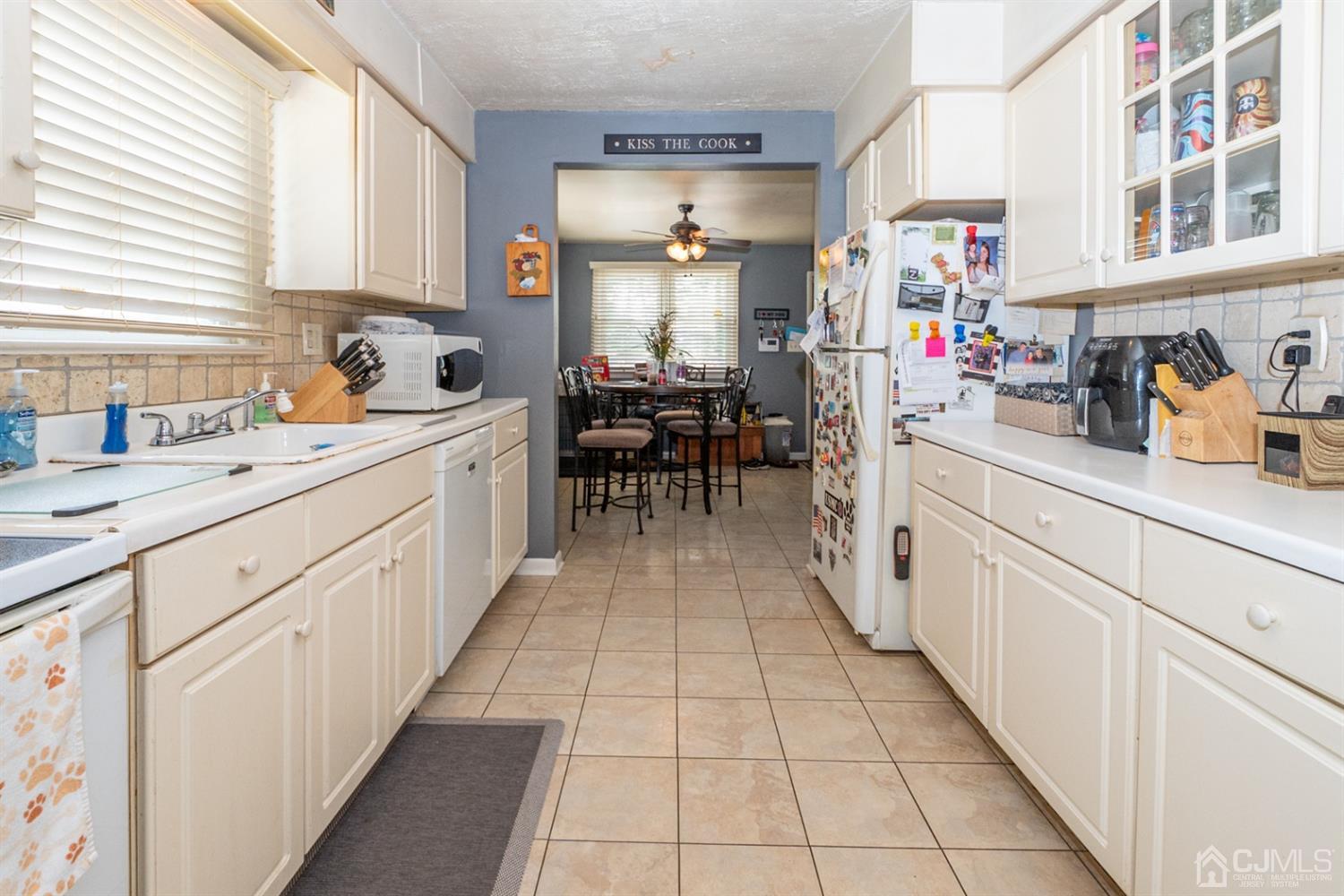 189 Texas Road Old Bridge, NJ 08857 - Photo 6 of 35 a kitchen with a sink and cabinets
