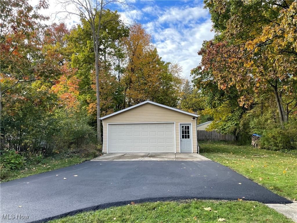 2602 Exeter Road Cleveland, OH 44118 - Photo 38 of 40 New driveway, sideyard and newer two car garage with spacious yard.