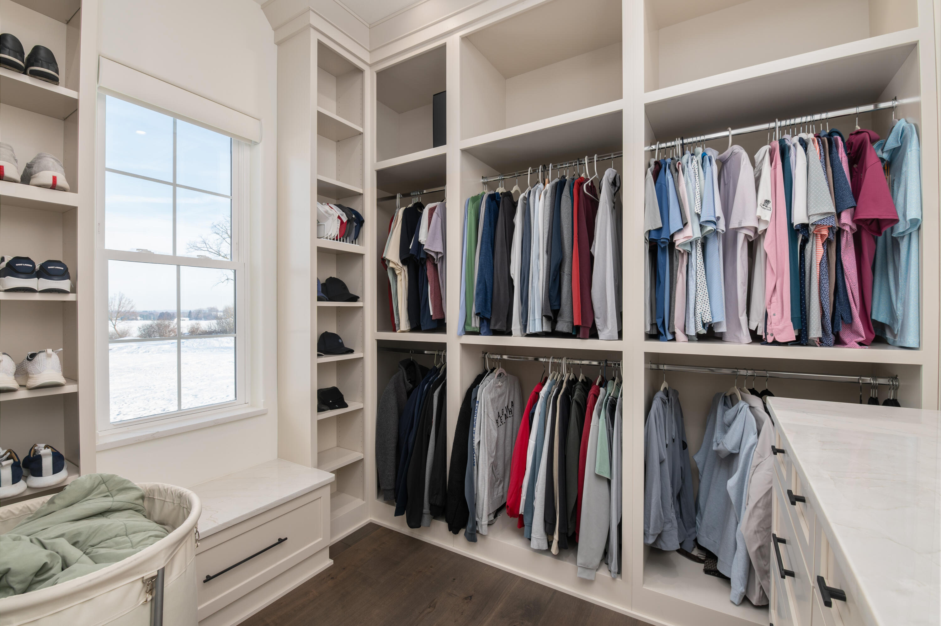 1829 West Mill Road Jackson, WI 53037 - Photo 22 of 57 Primary Closet