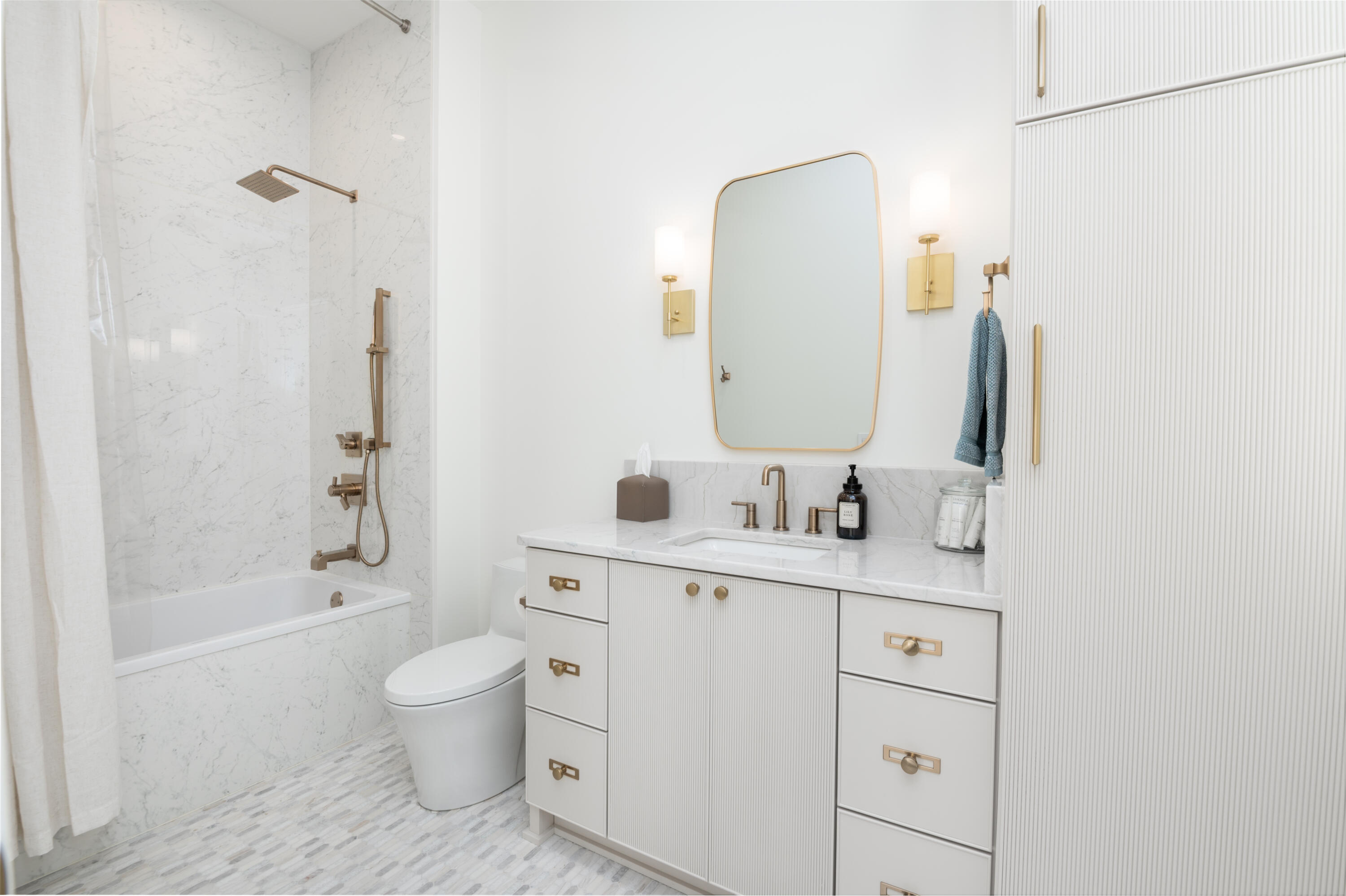 1829 West Mill Road Jackson, WI 53037 - Photo 29 of 57 Full Bathroom