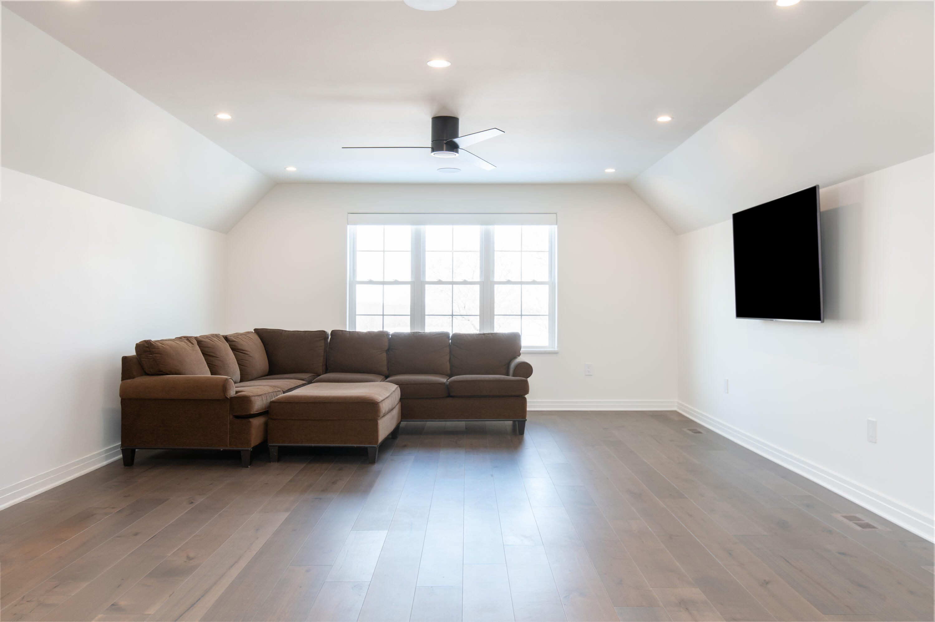 1829 West Mill Road Jackson, WI 53037 - Photo 36 of 57 Family Room