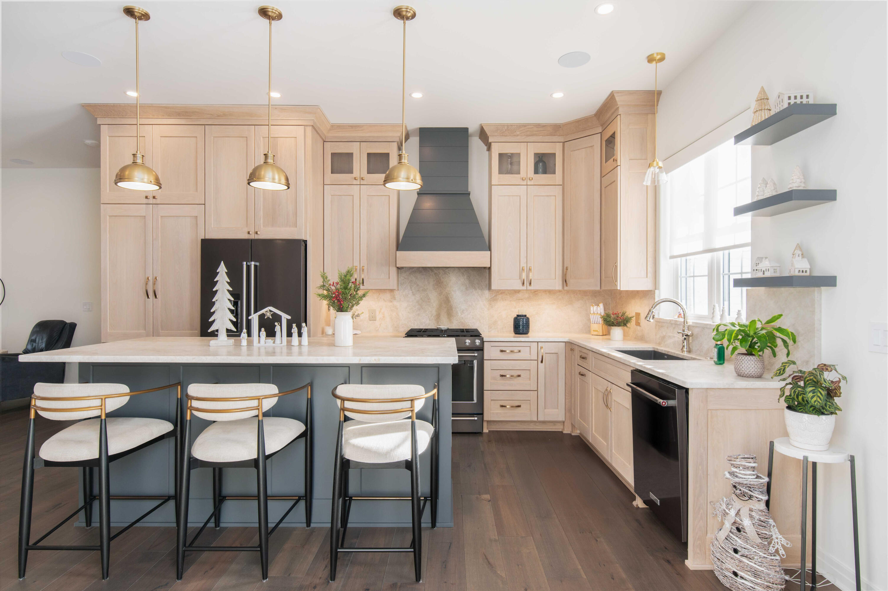 1829 West Mill Road Jackson, WI 53037 - Photo 39 of 57 In-Law Suite Kitchen