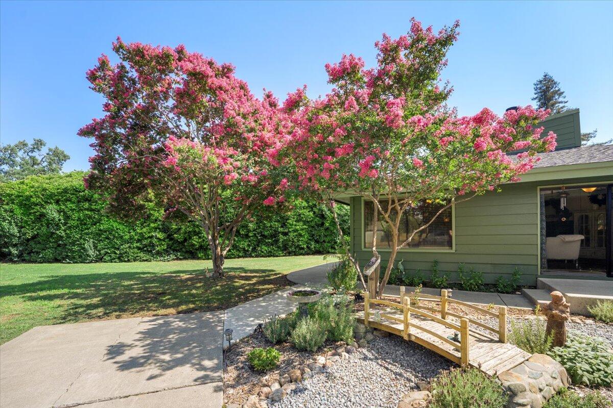 12325 Craig Avenue Red Bluff, CA 96080 - Photo 39 of 68 a front view of a house with a yard