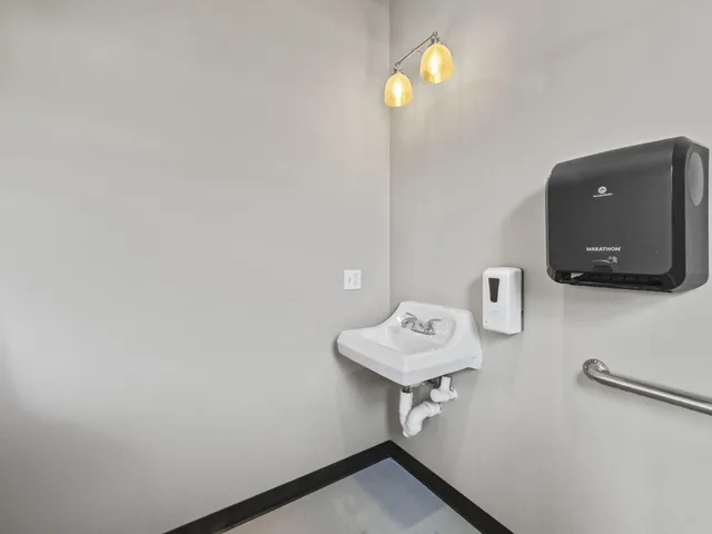 $1,400,000 | 480 East Parkdale Avenue, Manistee, MI 49660