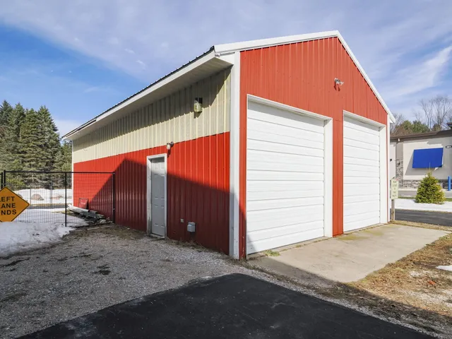 $1,400,000 | 480 East Parkdale Avenue, Manistee, MI 49660