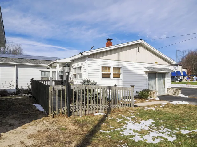 $1,400,000 | 480 East Parkdale Avenue, Manistee, MI 49660