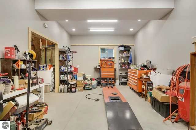 $1,400,000 | 480 East Parkdale Avenue, Manistee, MI 49660