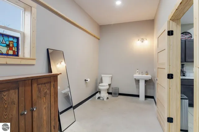 $1,400,000 | 480 East Parkdale Avenue, Manistee, MI 49660