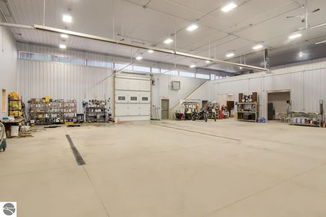 $1,400,000 | 480 East Parkdale Avenue, Manistee, MI 49660