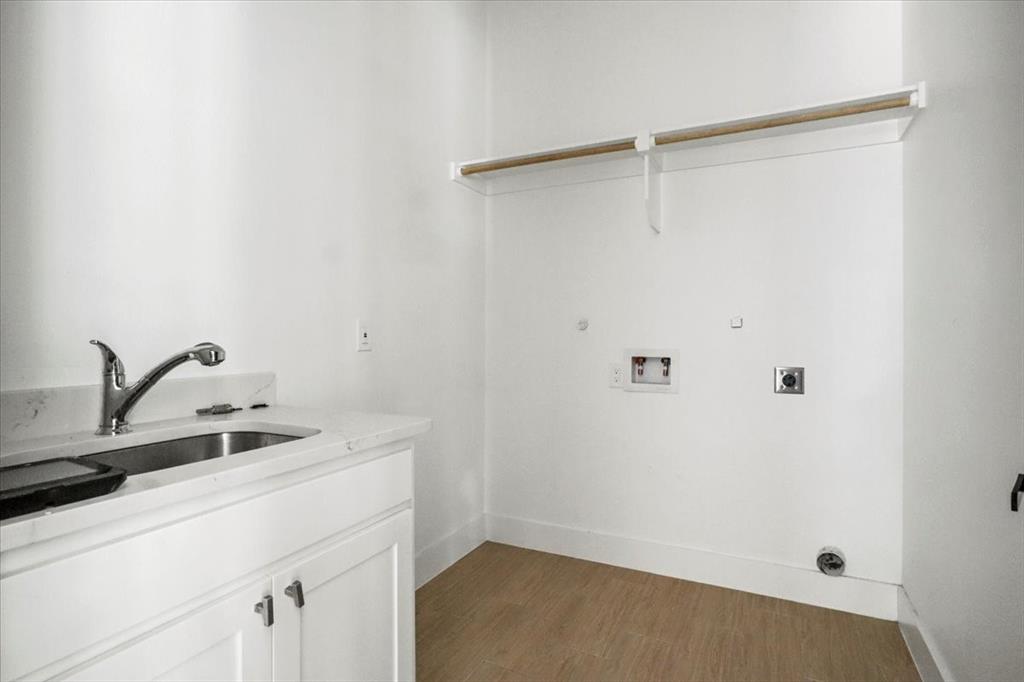 1791 JE Woody Road Springtown, TX 76082 - Photo 18 of 33 a bathroom with a sink and vanity