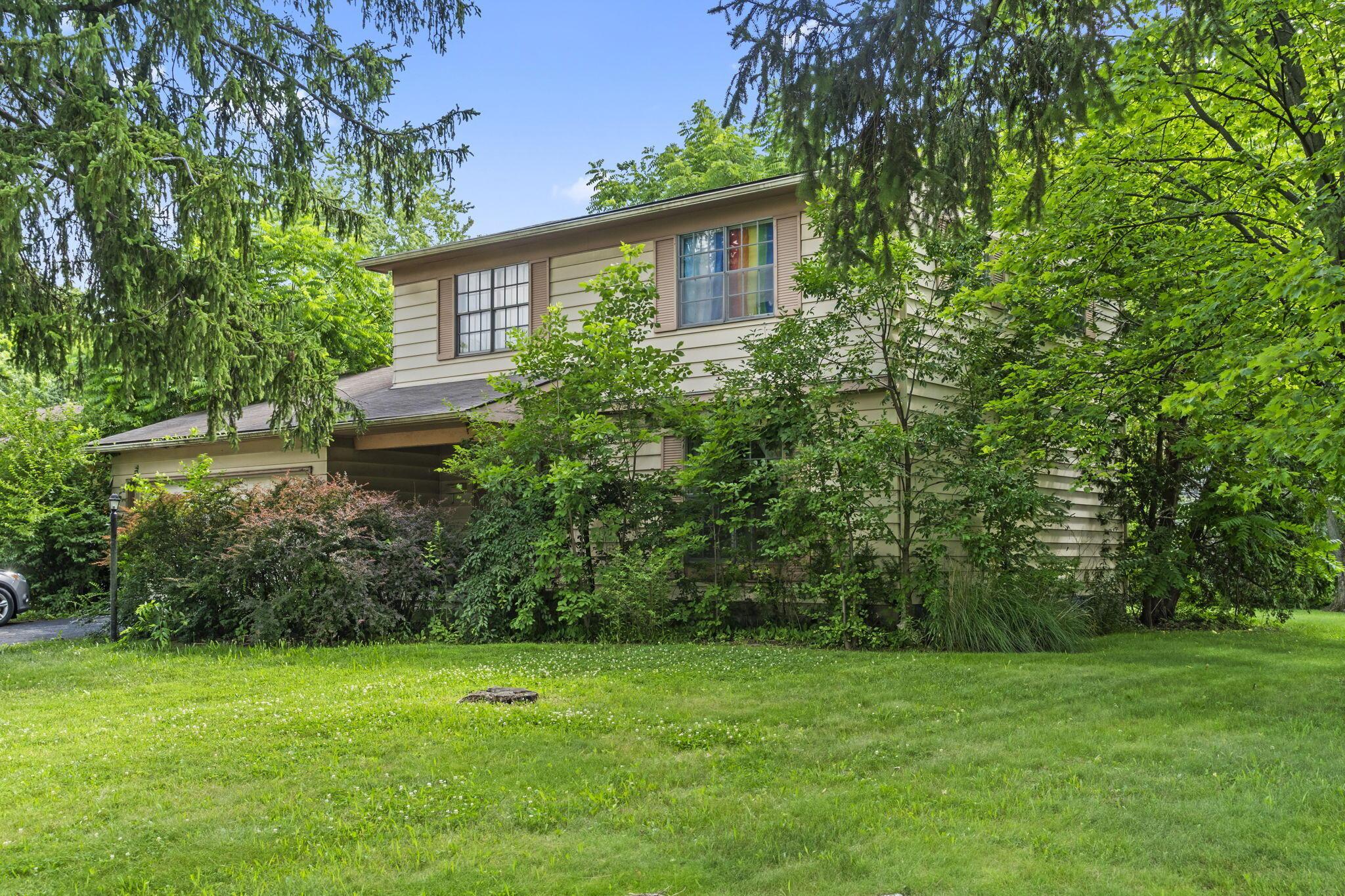 4958 Shadycrest Road Columbus, OH 43229 - Photo 5 of 13 5-web-or-mls-DSC07438