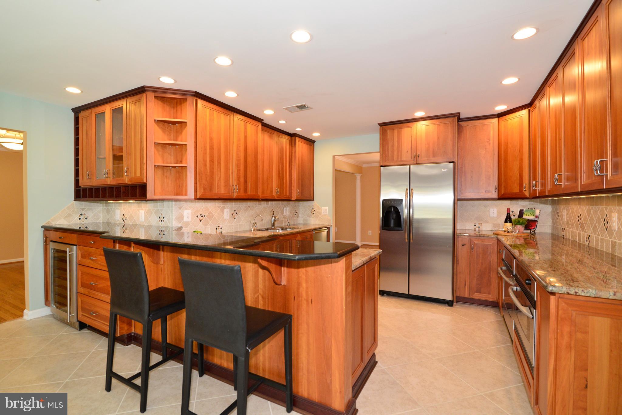 1700 Besley Road Vienna, VA 22182 - Photo 11 of 53 Breakfast bar