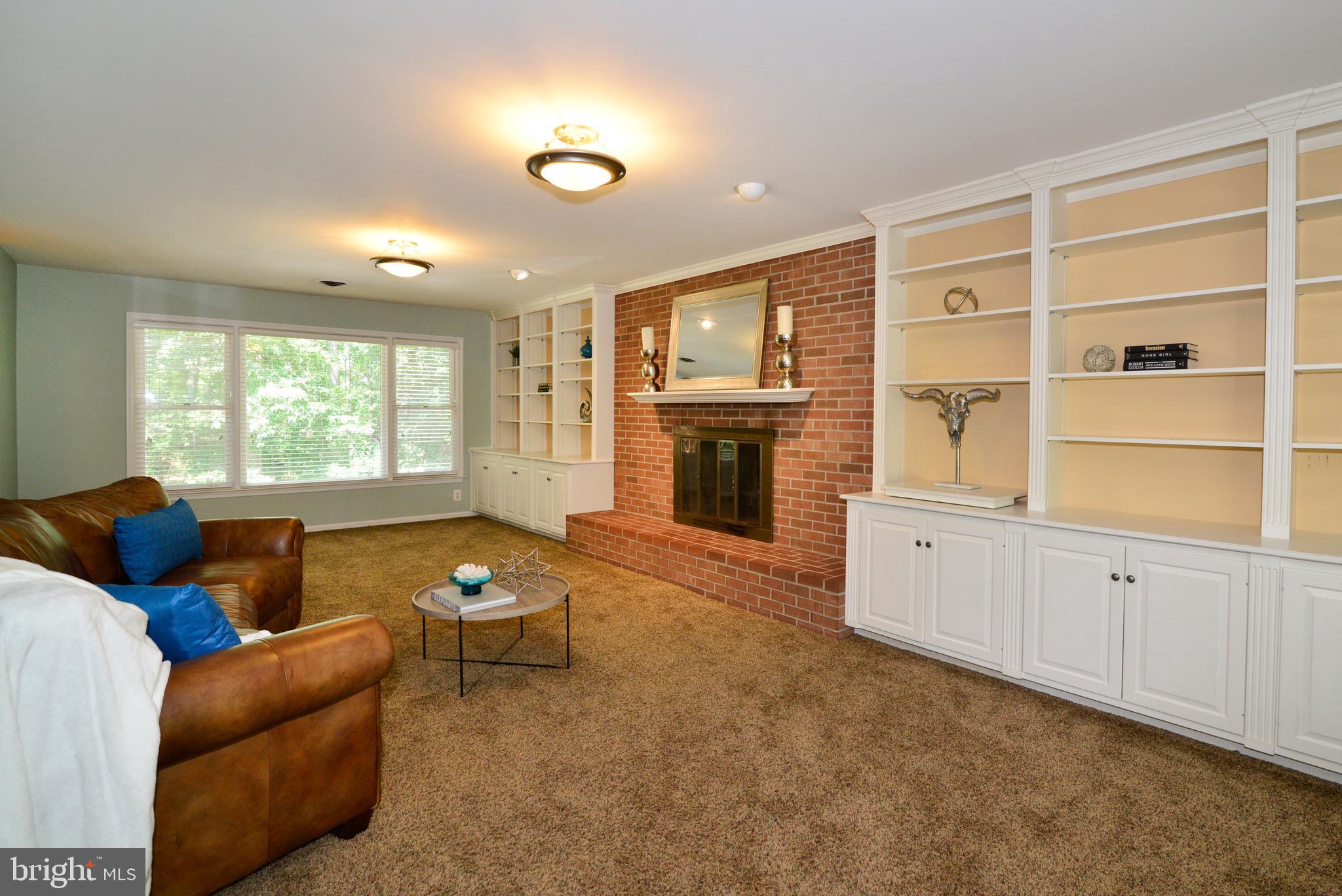 1700 Besley Road Vienna, VA 22182 - Photo 16 of 53 Loads of Built-ins
