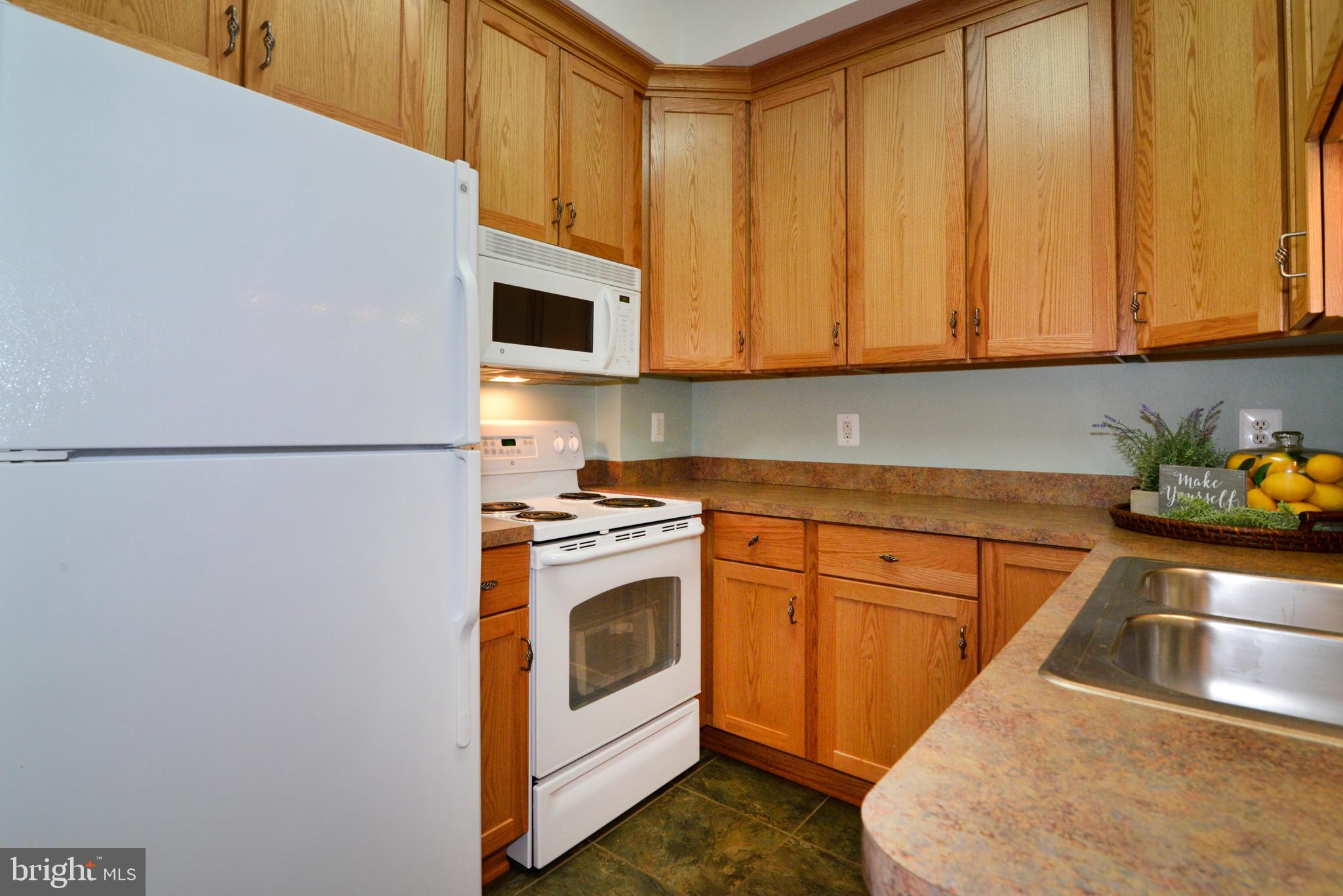 1700 Besley Road Vienna, VA 22182 - Photo 42 of 53 Kitchenette w/ eat-in space