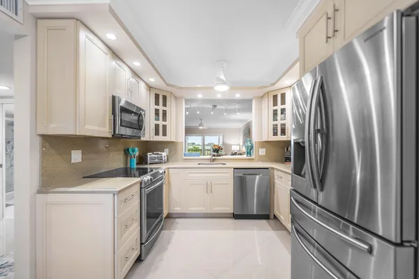 $4,300 | 7286 Huntington Lane, Unit 301, Delray Beach, FL 33446