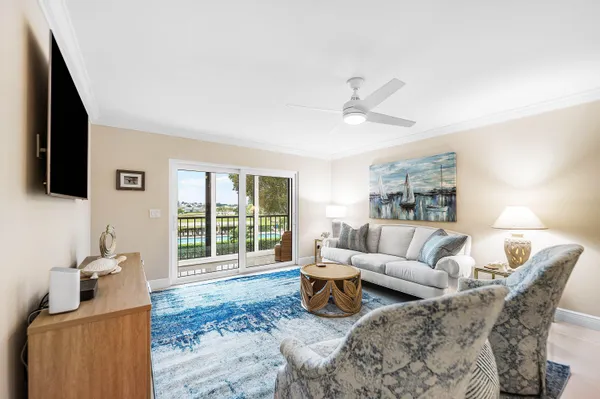 $4,300 | 7286 Huntington Lane, Unit 301, Delray Beach, FL 33446