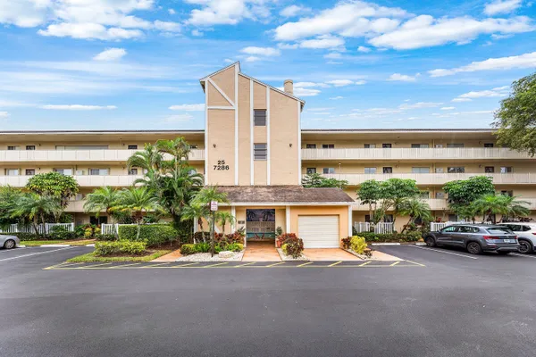 $4,300 | 7286 Huntington Lane, Unit 301, Delray Beach, FL 33446