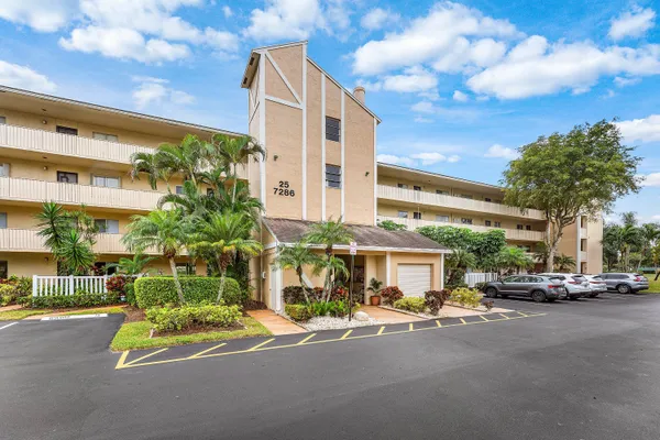 $4,300 | 7286 Huntington Lane, Unit 301, Delray Beach, FL 33446