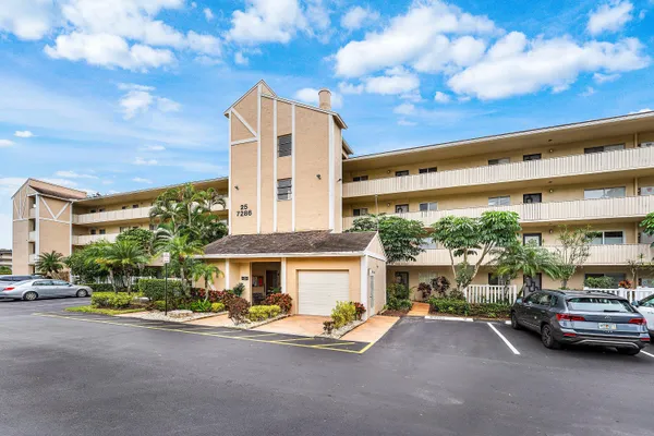 $4,300 | 7286 Huntington Lane, Unit 301, Delray Beach, FL 33446