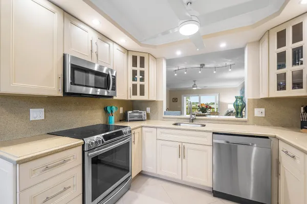 $4,300 | 7286 Huntington Lane, Unit 301, Delray Beach, FL 33446