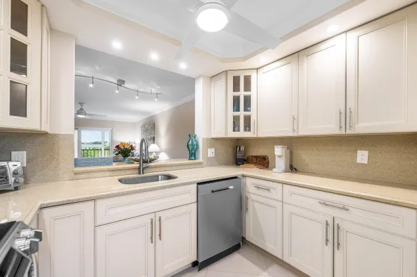 $4,300 | 7286 Huntington Lane, Unit 301, Delray Beach, FL 33446