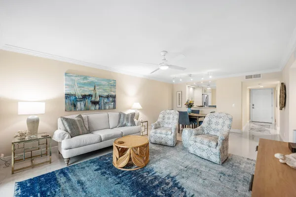 $4,300 | 7286 Huntington Lane, Unit 301, Delray Beach, FL 33446