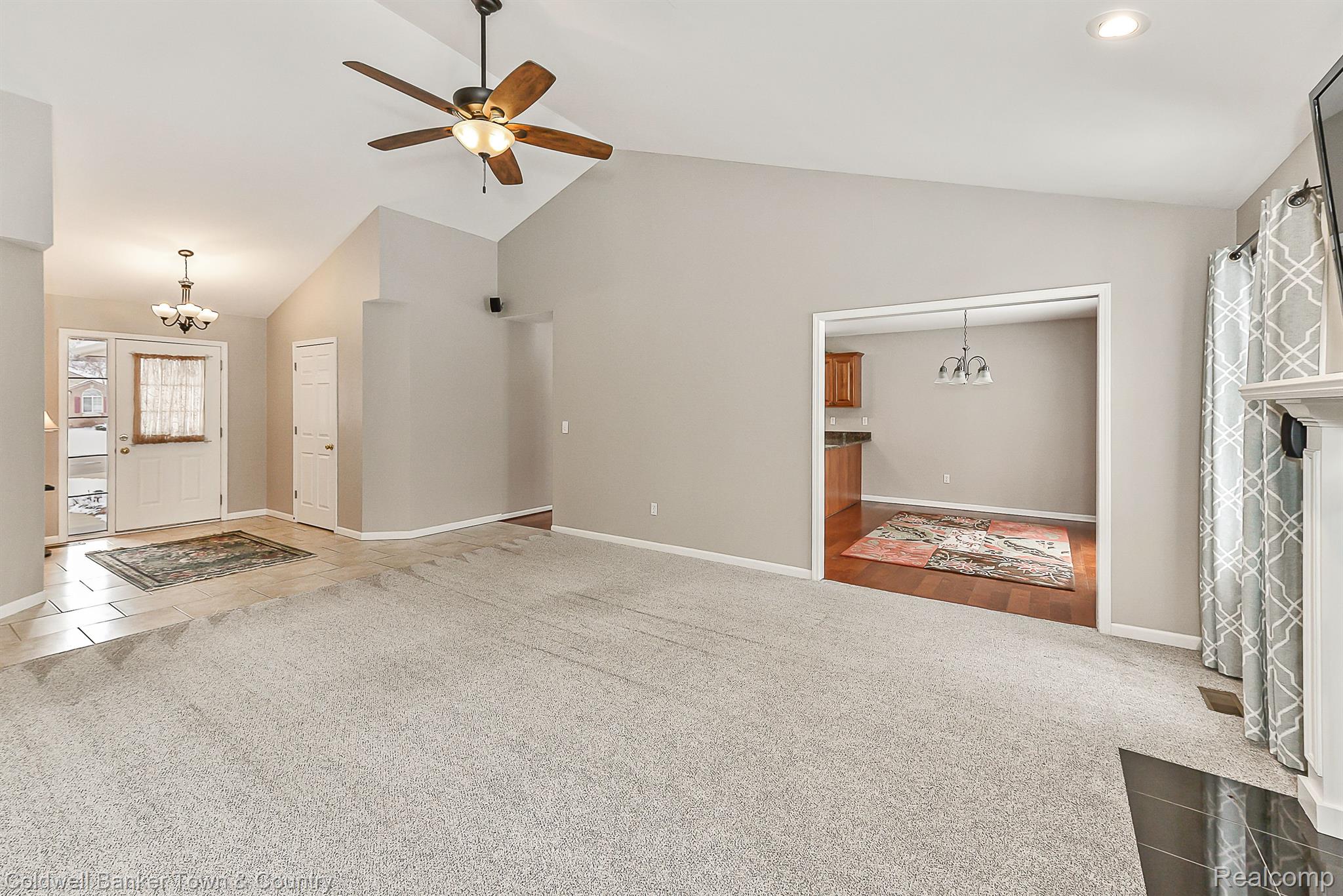 289 Crystal Howell, MI 48843 - Photo 18 of 41 Great room with vaulted ceilings