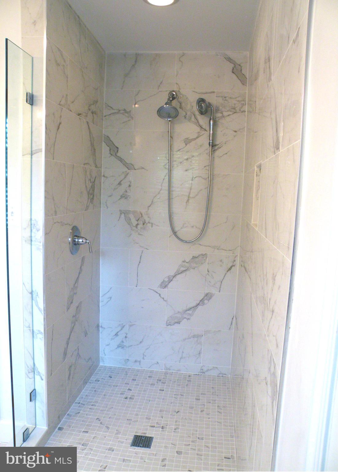1230 Kensington Road McLean, VA 22101 - Photo 17 of 26 Bath (Master)