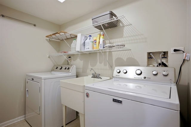 4152 South Berkeley Avenue Chicago, IL 60653 - Photo 14 of 15 a utility room with dryer and washer