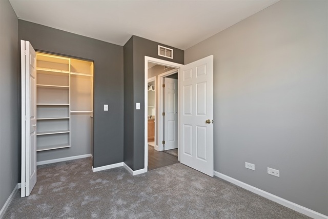 4152 South Berkeley Avenue Chicago, IL 60653 - Photo 10 of 15 a view of an empty room and closet area