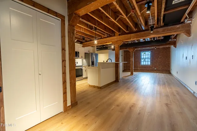 $2,800 | 453 East Main Street, Unit 200, Kingsport, TN 37660