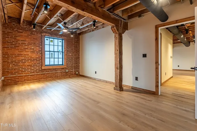 $2,800 | 453 East Main Street, Unit 200, Kingsport, TN 37660