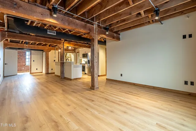 $2,800 | 453 East Main Street, Unit 200, Kingsport, TN 37660