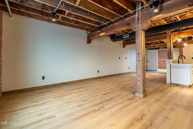 $2,800 | 453 East Main Street, Unit 200, Kingsport, TN 37660