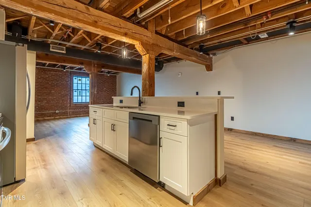 $2,800 | 453 East Main Street, Unit 200, Kingsport, TN 37660