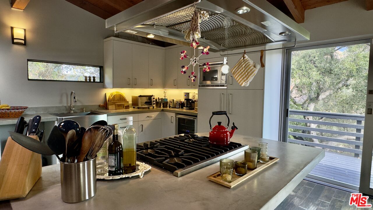 19562 Cave Way Topanga, CA 90290 - Photo 11 of 39